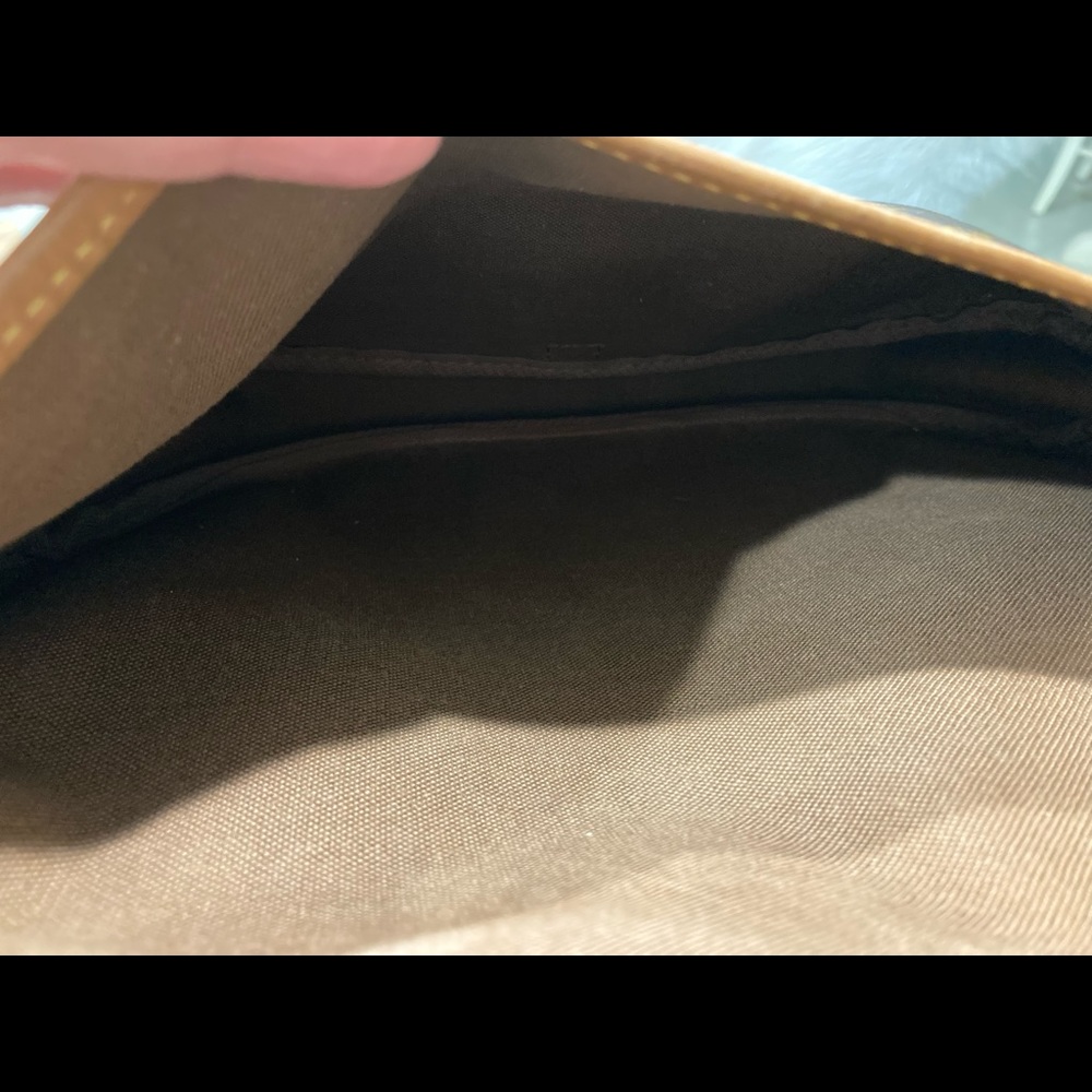 ⭐️Authentic Louis Vuitton Cross Body. - Picture 7 of 8